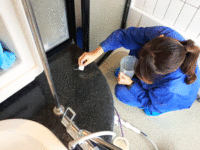 浴室クリーニング後の浴室コーティング 作業中ドア 鹿児島県日置市妙円寺方面 ヒューマンライズ 浴室クリーニング後の浴室コーティング 作業中どあ人工大理石トッププレート 鹿児島県日置市妙円寺方面 ヒューマンライズ
