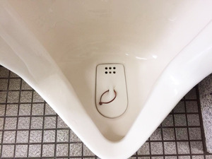 小学校 全トイレ尿石除去消臭サービス 鹿児島市平川町方面 小便器作業完了画像① (株)ヒューマンライズ 小学校 全トイレ尿石除去消臭サービス 鹿児島市平川町方面 小便器作業完了画像① (株)ヒューマンライズ